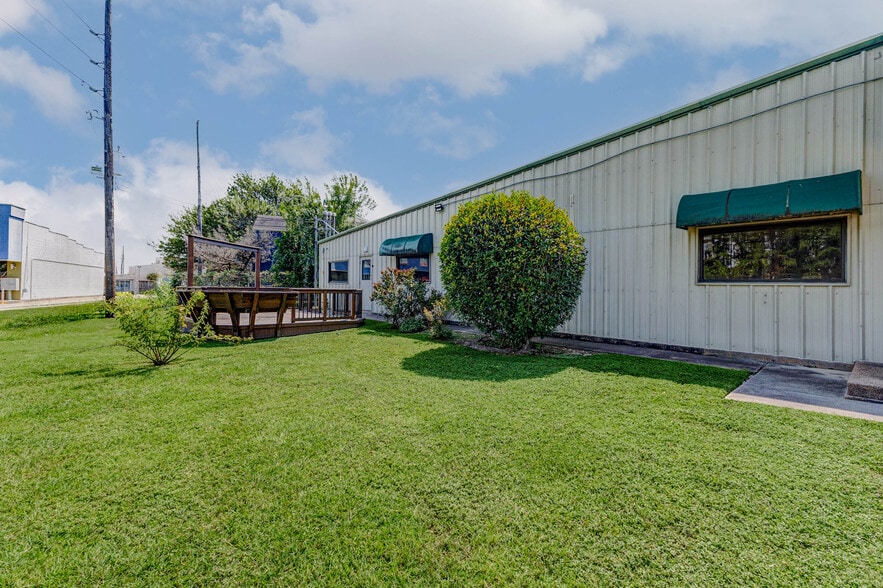 More Photos Of 1101 Alma St, Tomball Medical For Lease