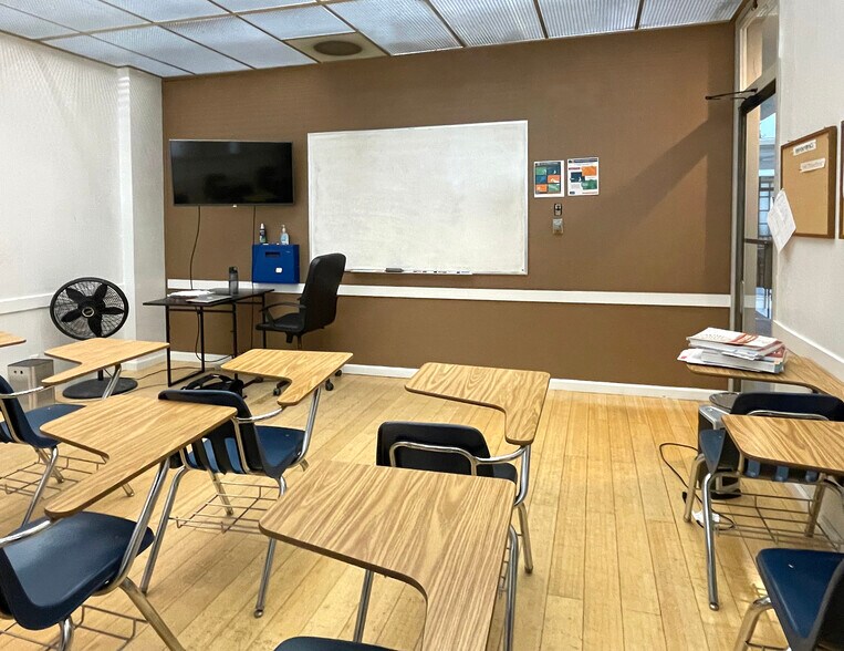 More Photos Of 2015 Center St, Berkeley Office For Lease