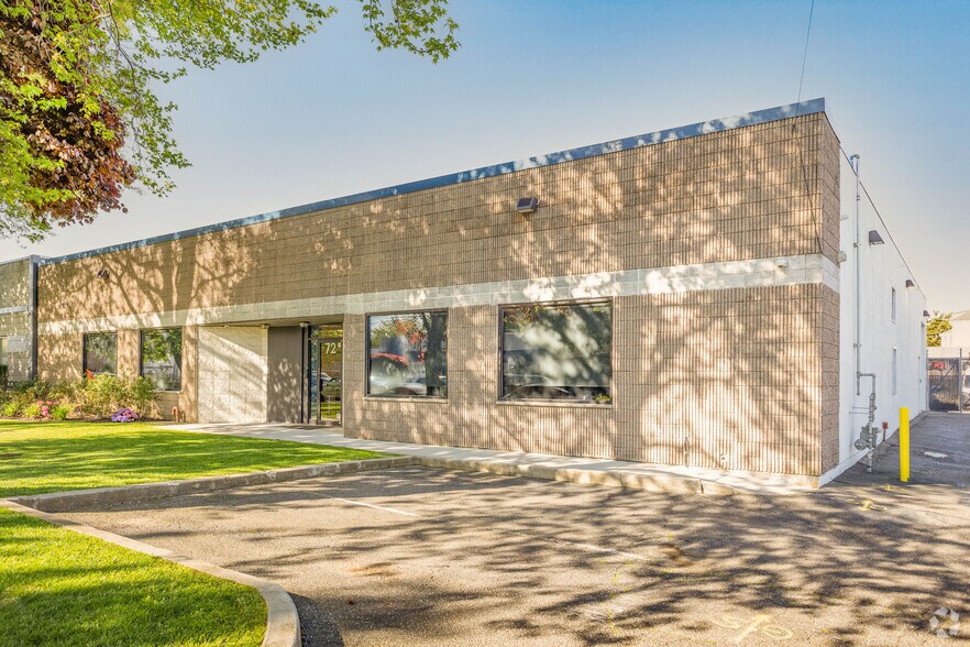 Primary Photo Of 72 Otis St, West Babylon Light Manufacturing For Lease