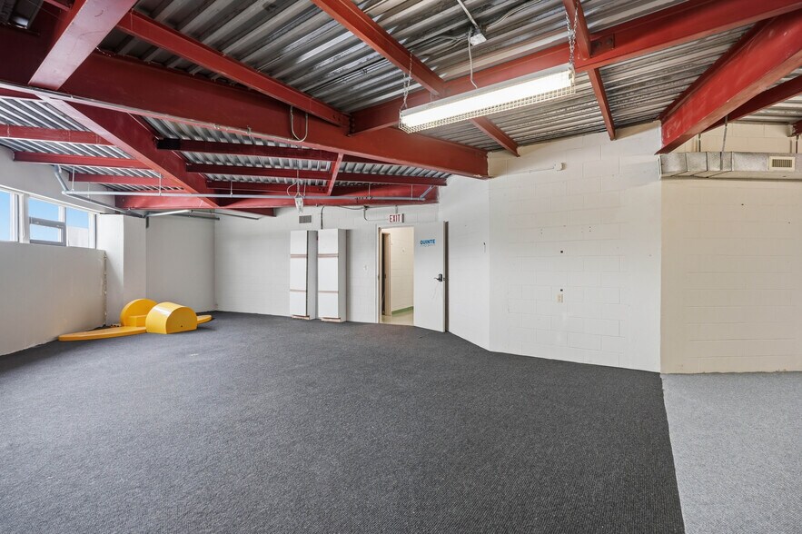 More Photos Of 149 N Murray St, Quinte West Office For Sale