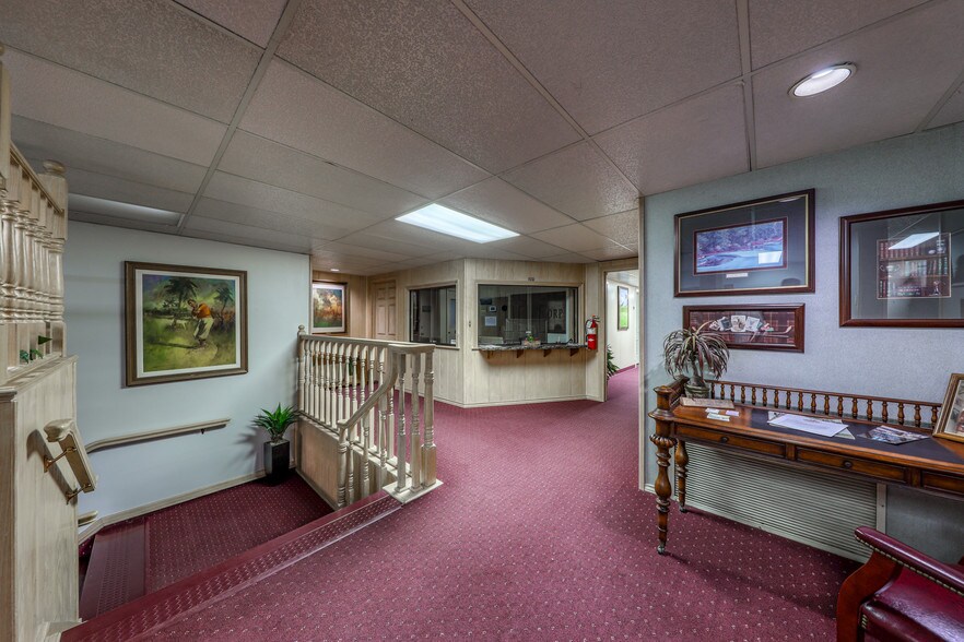 More Photos Of 119 N Main St, Weatherford Office For Sale