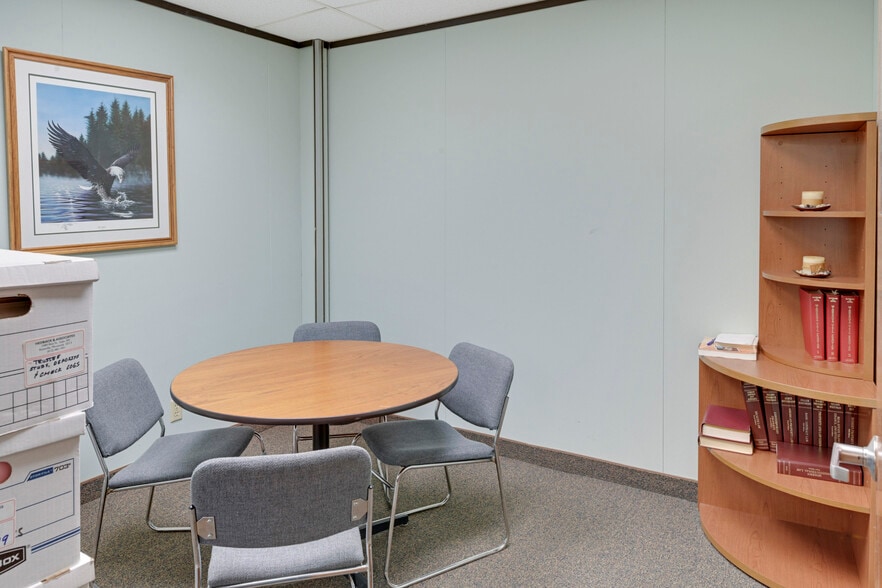 More Photos Of 2855 Anthony Ln S, Saint Anthony Office For Lease