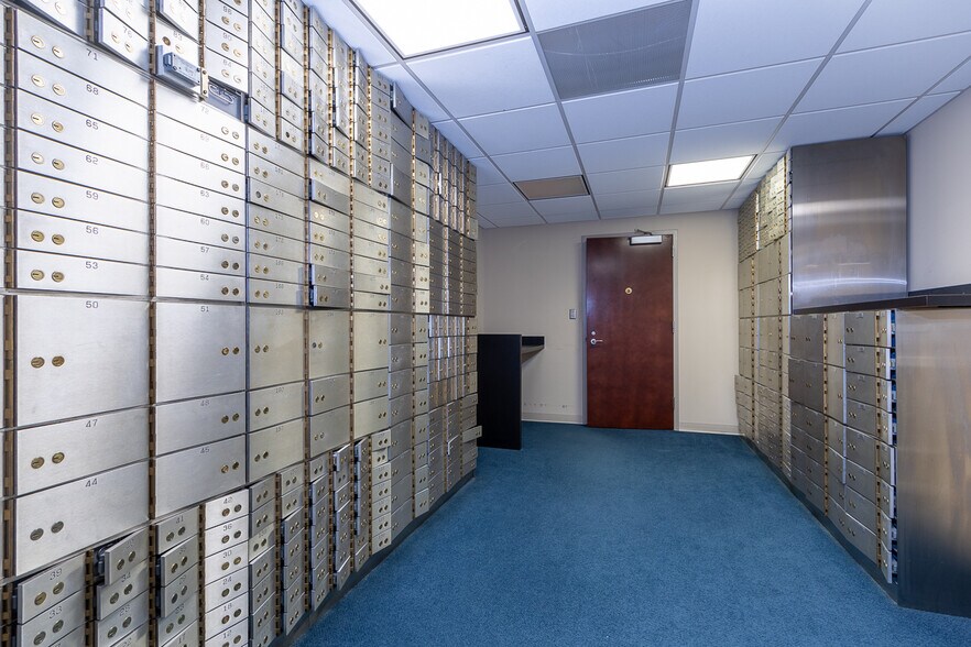 More Photos Of 129 N Main St, Anderson Office For Lease