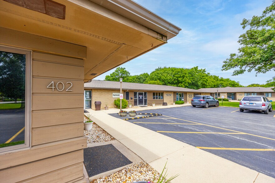 More Photos Of 402 W Boughton Rd, Bolingbrook Medical For Lease