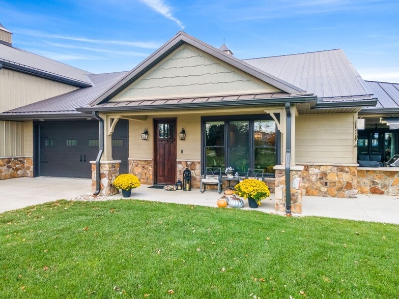 More Photos Of 15306 Covington Rd, Fort Wayne Flex For Sale