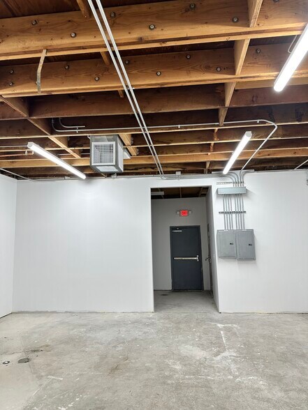 More Photos Of 1690 Hayes Ave, Long Beach Manufacturing For Lease