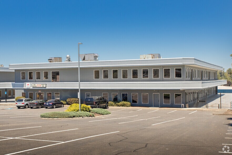 More Photos Of 2201-2207 NE Columbia Blvd, Portland Office For Lease