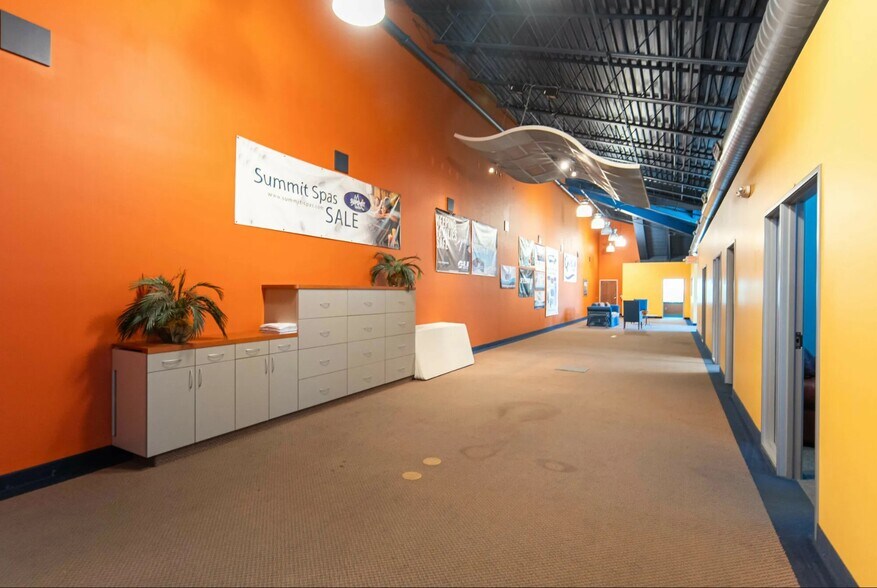 More Photos Of 3770 Dixie Hwy, Waterford Showroom For Sale