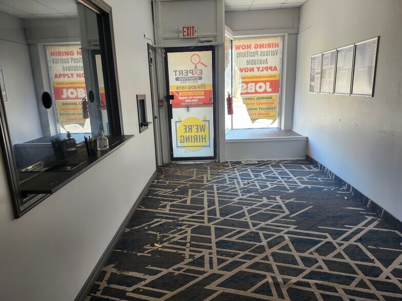 More Photos Of 18 Ainslie St S, Cambridge Storefront Retail Residential For Lease
