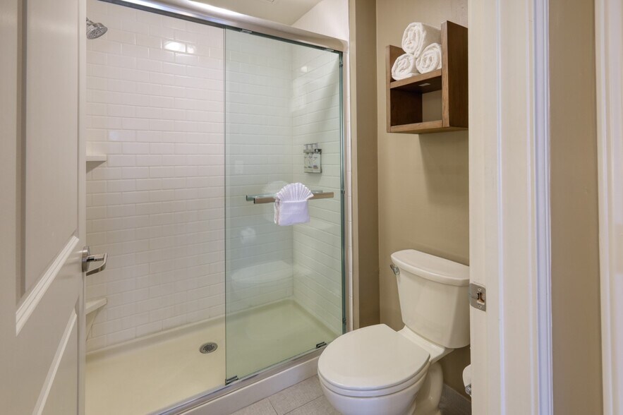 More Photos Of 4819 Canyon Lakes Trace Dr, Humble Hotel For Sale