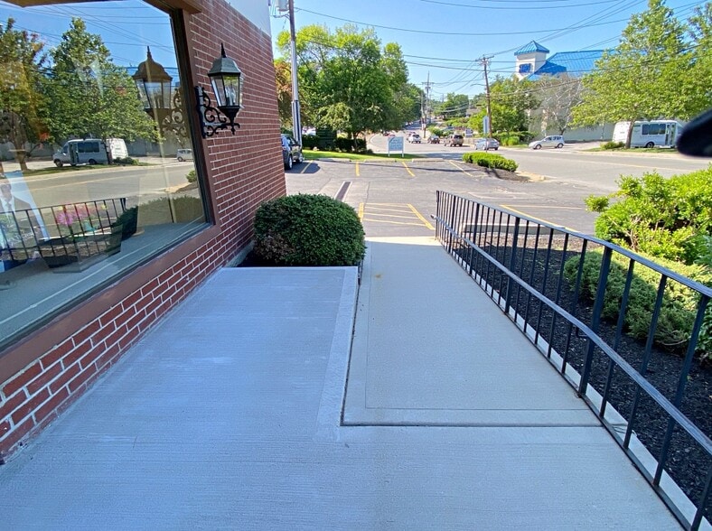 More Photos Of 23 Cambridge St, Burlington Storefront For Lease