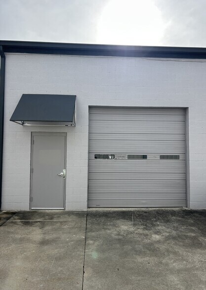 More Photos Of 7491 Hagers Hollow Dr, Denver Warehouse For Lease