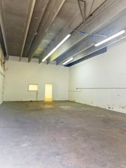 More Photos Of 470 Ansin Blvd, Hallandale Beach Warehouse For Lease