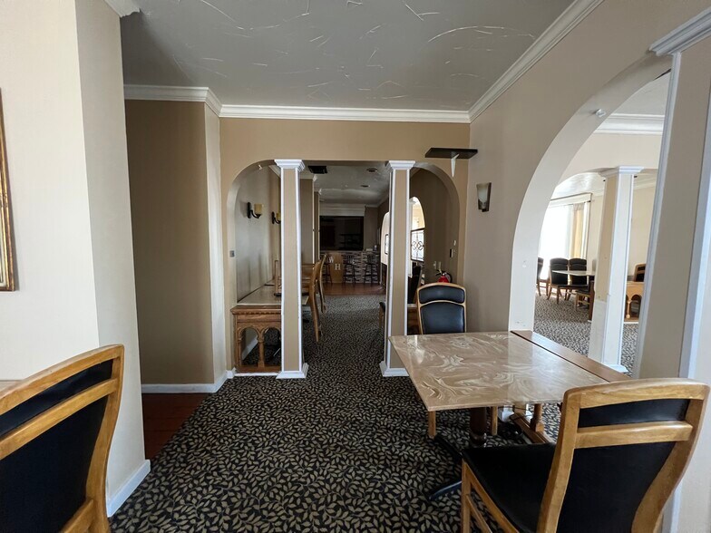 More Photos Of 4905 W Tuscarawas St, Canton Restaurant For Lease