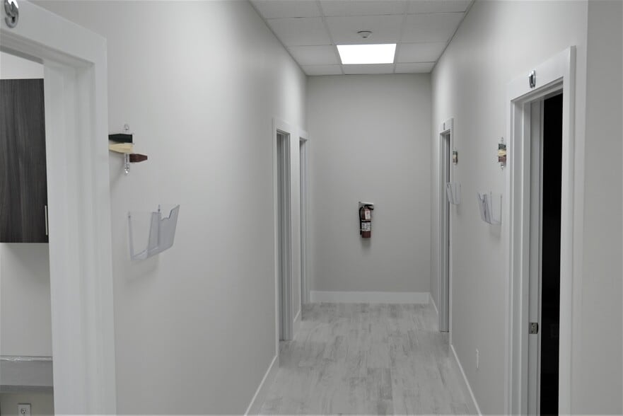 More Photos Of 2923 S Federal Hwy, Boynton Beach General Retail For Lease