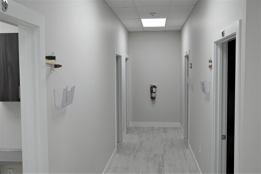 More Photos Of 2923 S Federal Hwy, Boynton Beach General Retail For Lease