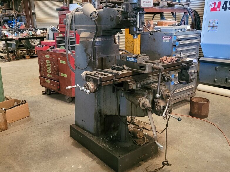 More Photos Of 1503 W Orrland Ave, Pixley Manufacturing For Sale