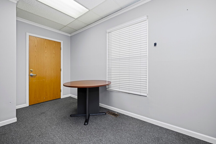 More Photos Of 30521 Schoenherr Rd, Warren Medical For Lease