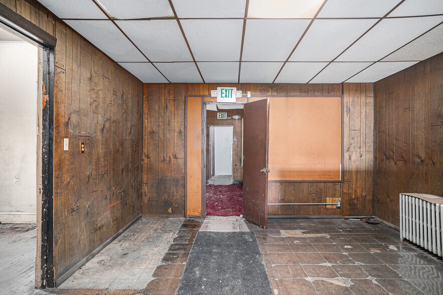 More Photos Of 604 W 151st St, East Chicago General Retail For Sale