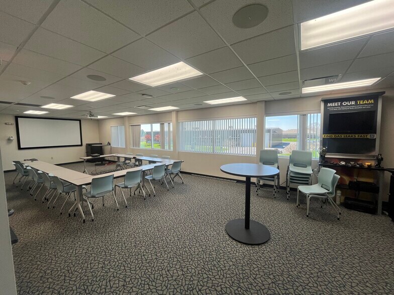 More Photos Of 851 Transport Dr, Valparaiso Flex For Sale