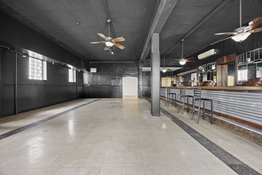 More Photos Of 1533 University Ave W, Saint Paul General Retail For Sale