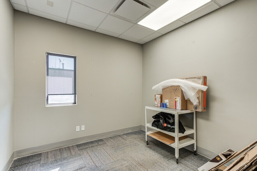 More Photos Of 2405 114th St, Lubbock Office For Sale
