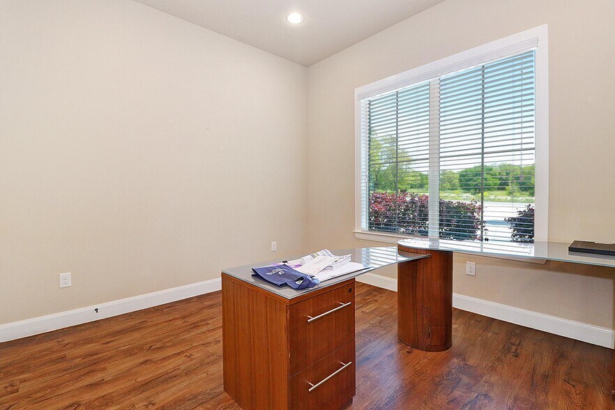 More Photos Of 8122 Whisper Oak, San Antonio Office For Sale