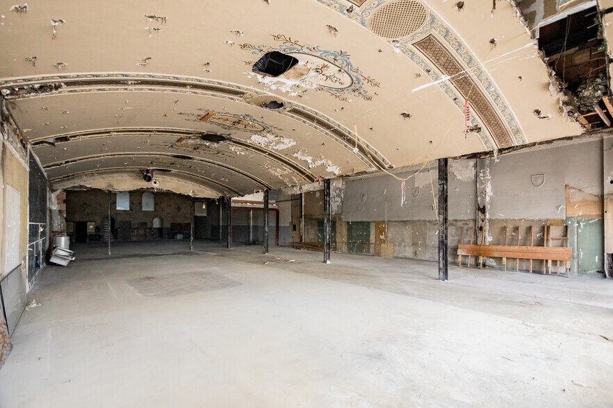 More Photos Of 6532 Woodward Ave, Detroit General Retail For Sale