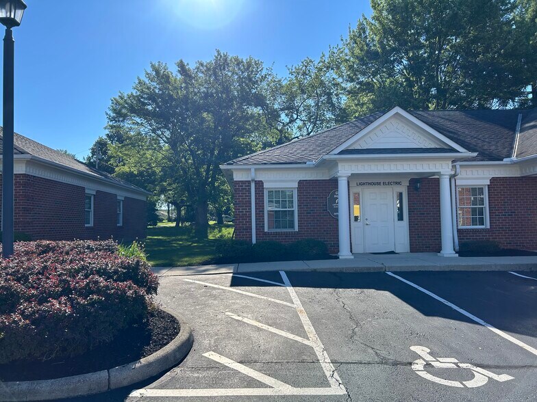 More Photos Of 68 N High St, New Albany Office For Lease