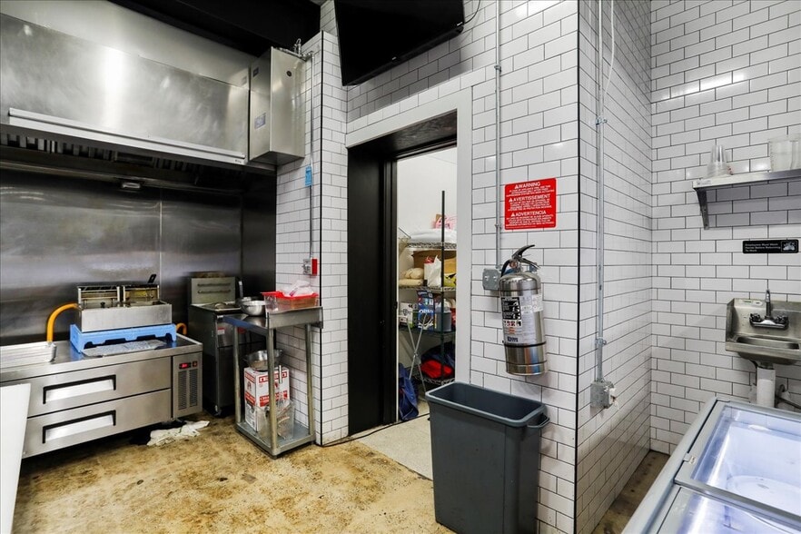 More Photos Of 985 Baltimore Pike, Gettysburg Storefront For Sale