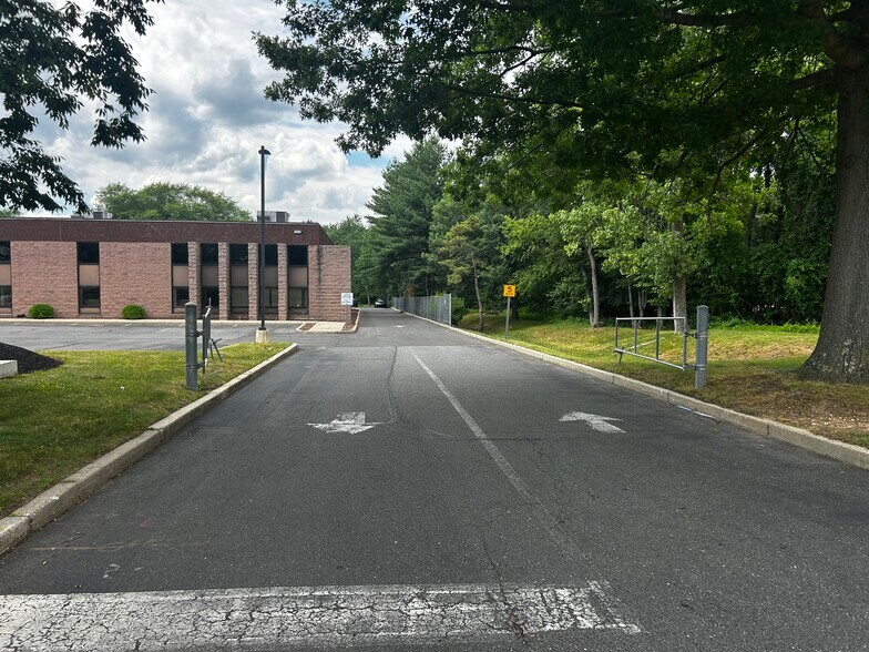 More Photos Of 14-16 Thomas J Rhodes Industrial Dr, Trenton Warehouse For Lease