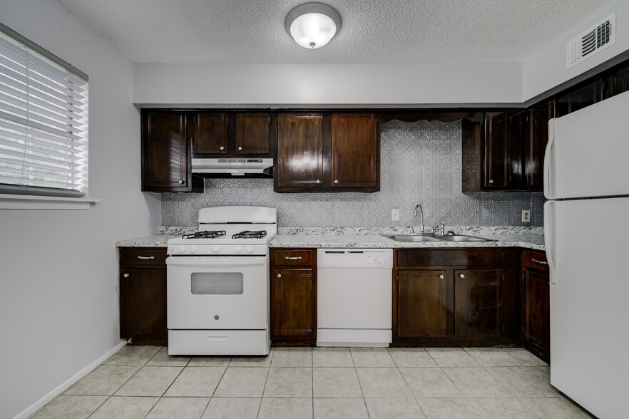 More Photos Of 1906 W Matthews Ave, Jonesboro Apartments For Sale