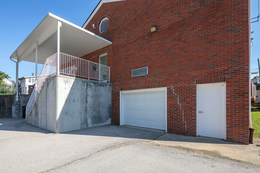 More Photos Of 308 W Lexington Ave, Winchester Office For Sale