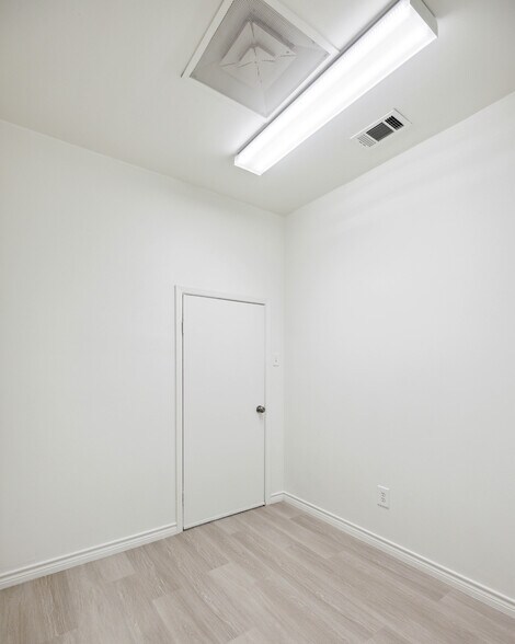 More Photos Of 3606 Marvin D Love Fwy, Dallas Medical For Lease