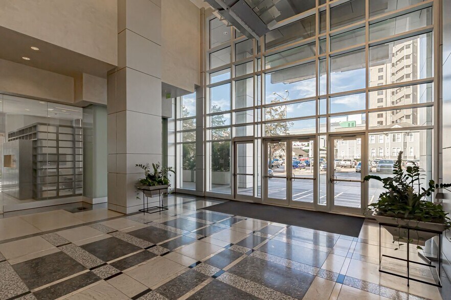 More Photos Of 400 Convention St, Baton Rouge Office For Lease