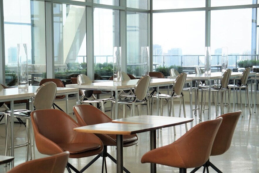 More Photos Of 480 University Ave, Toronto Office For Lease