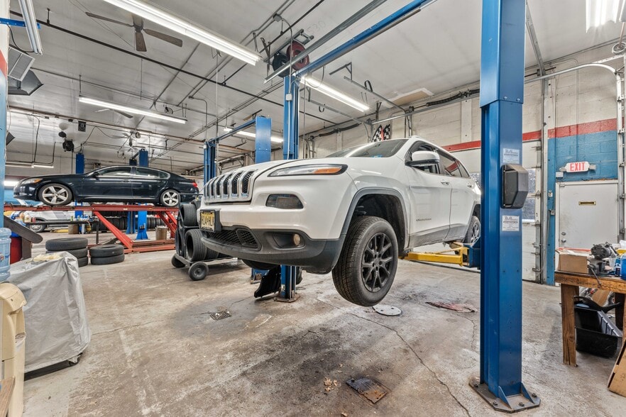 More Photos Of 141 Lincoln Blvd, Middlesex Auto Repair For Sale