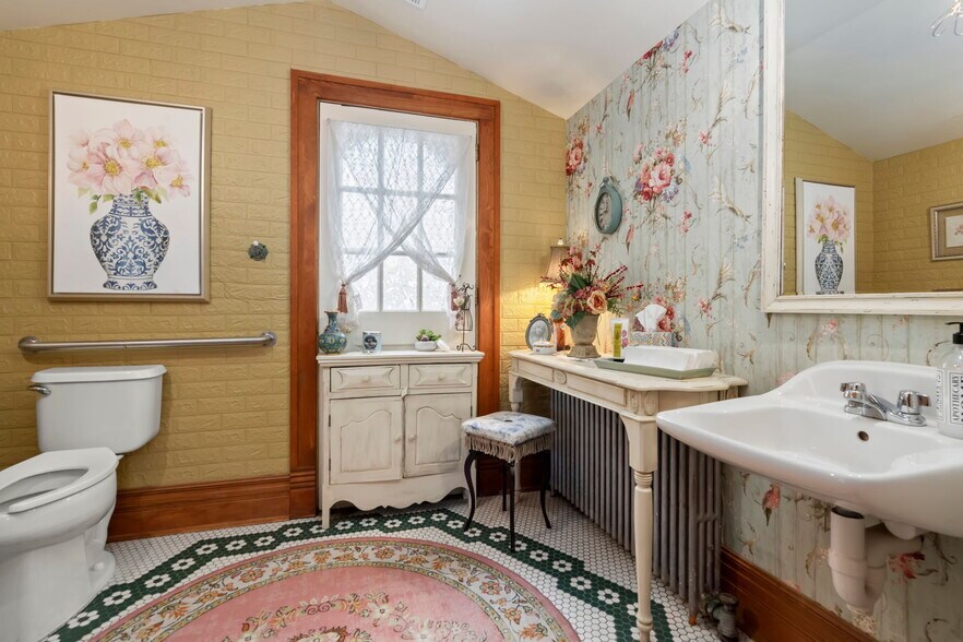 More Photos Of 746 Washington Ave, Loveland Specialty For Sale