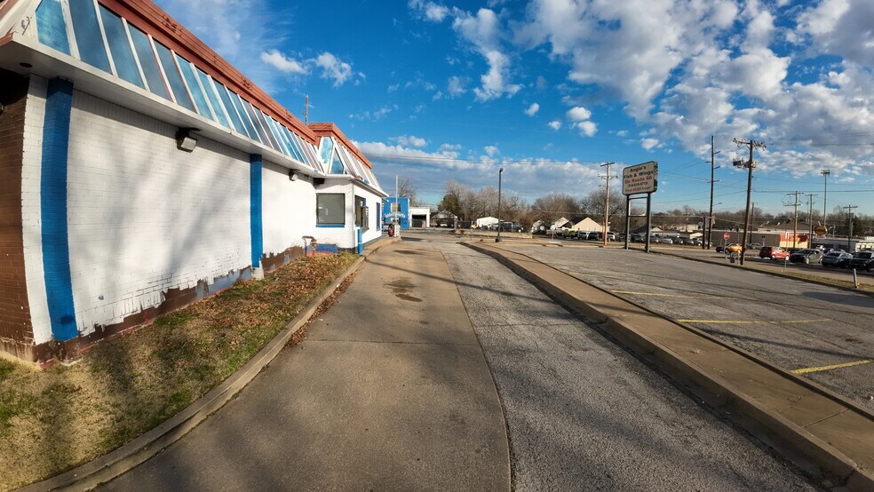 More Photos Of 3616 E 11th St, Tulsa Fast Food For Sale