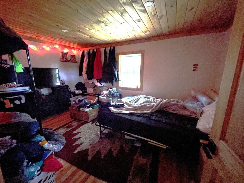 More Photos Of 19 Mason Corner Rd, Saint Albans Multifamily For Sale