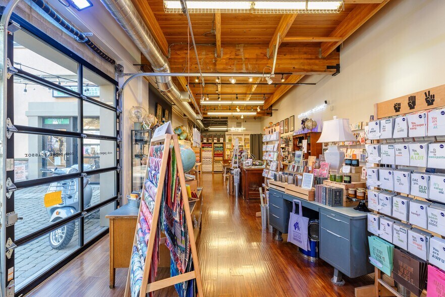 More Photos Of 3900 N Mississippi Ave, Portland Storefront Retail Office For Sale