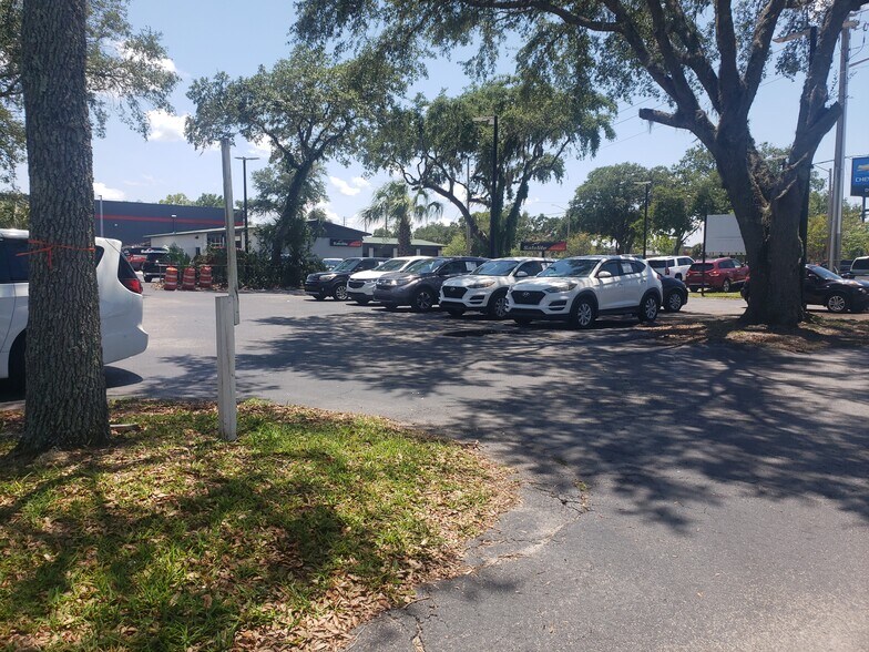 More Photos Of 2625 N Main St, Gainesville Auto Dealership For Lease