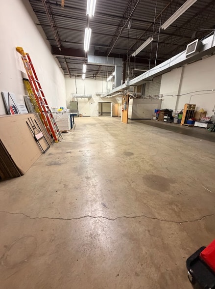More Photos Of 6655 Amberton Dr, Elkridge Warehouse For Lease