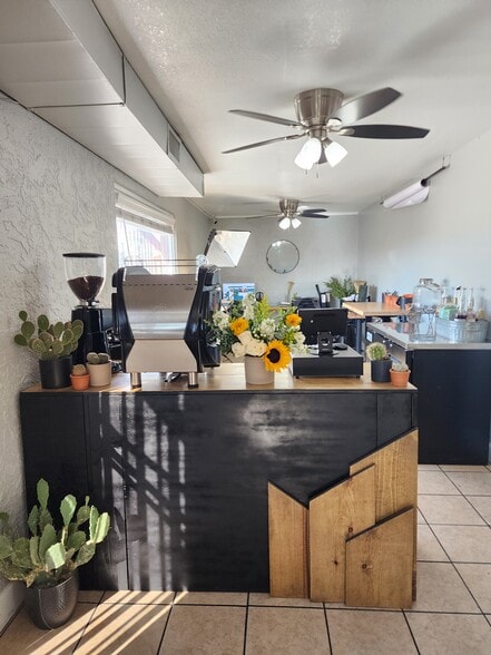 More Photos Of 301 W Main St, Avondale Restaurant For Lease