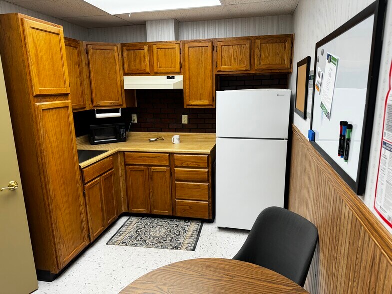 More Photos Of 4228 S Hocker Dr, Independence Office For Sale