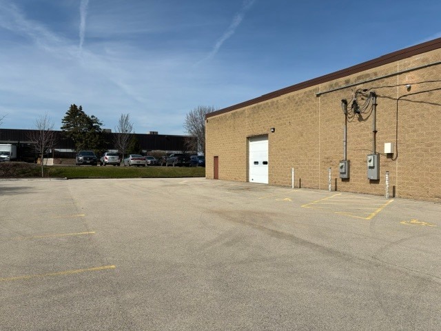 More Photos Of 2455 Wisconsin Ave, Downers Grove Manufacturing For Lease