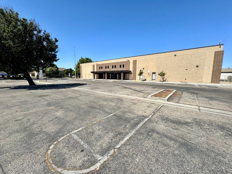 More Photos Of 4949 E Cesar Chavez Blvd, Fresno Coworking Space