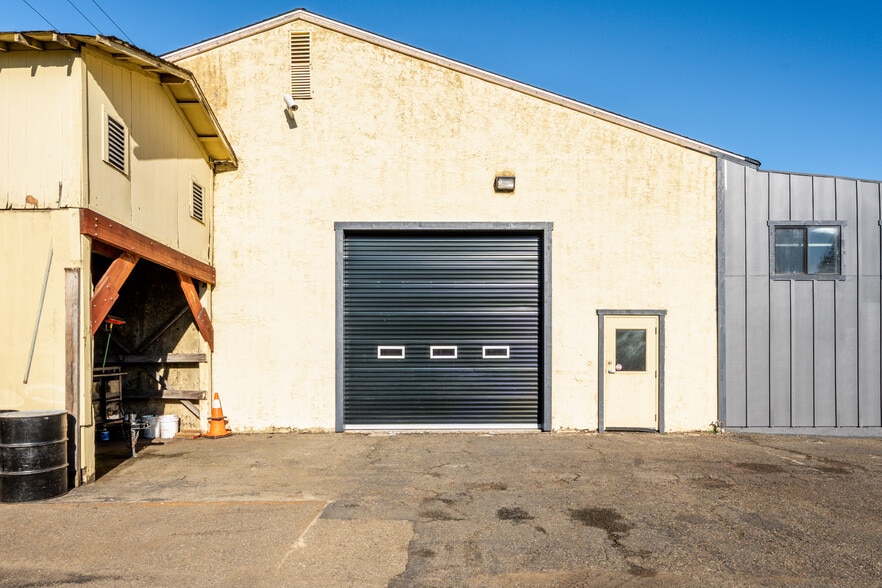 More Photos Of 902 Waugh Ln, Ukiah Warehouse For Sale