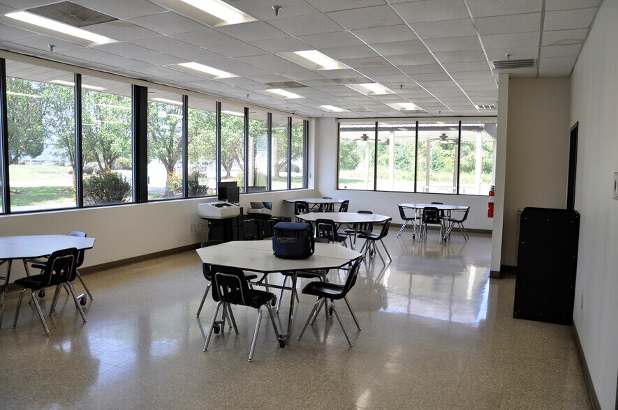 More Photos Of 2050 Willow Springs Ln, Burlington Warehouse For Lease