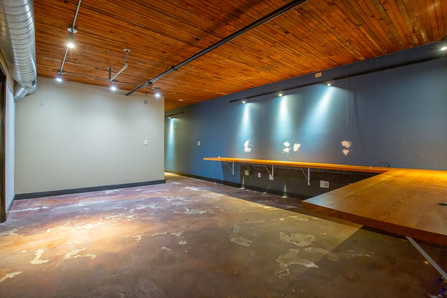 More Photos Of 712 Main St, Oregon City Storefront Retail Office For Lease